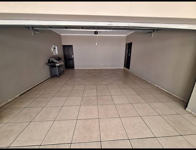 4 BEDROOM TOWNHOUSE FOR SALE IN VANDERBIJLPARK SW 5
